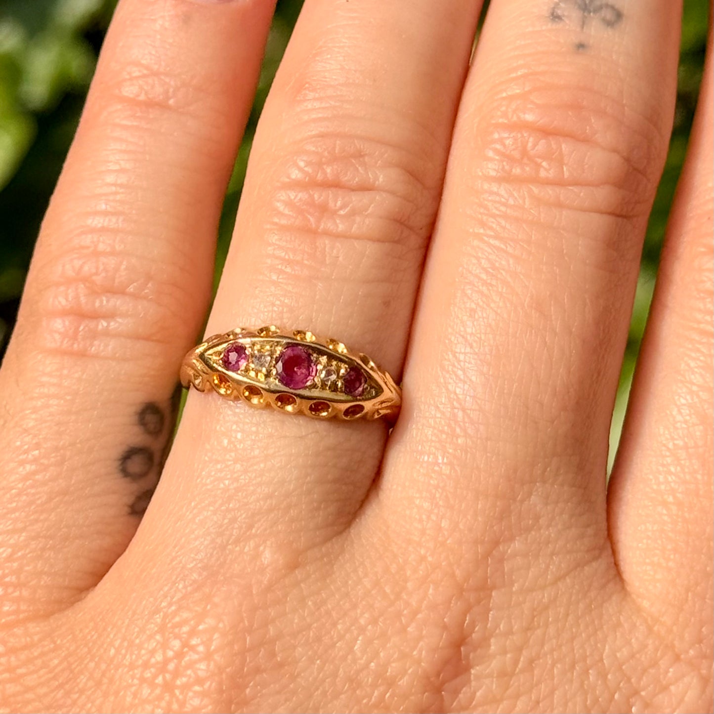 Antique 18ct ruby & diamond ring