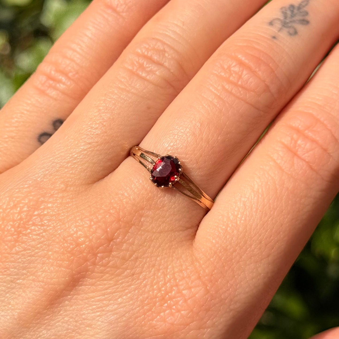 Vintage 9ct Garnet Ring