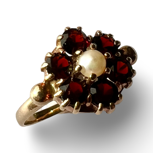 1960’s vintage 9ct gold, pearl & garnet cluster ring